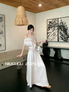Bộ Đồ Nữ Sang Trọng Gồm 2 Mảnh
