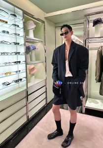 ชุดสูทแขนยาวลายทางสีน้ำเงินเข้ม ทรงหลวม สไตล์เมือง ชุดสูทผู้ชาย ชุดเสื้อเชิ้ตแขนยาว ชุดสูทผู้ชาย ชุดสูทลายทางสีน้ำเงินเข้ม