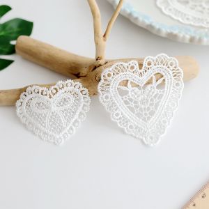 Patchwork DIY ปักลายหัวใจโพลีเอสเตอร์ ลายลูกไม้เปิดสำหรับตกแต่งเสื้อผ้าเด็ก วัสดุเย็บผ้าแบบมืออาชีพ