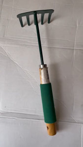 คราดพรวนดินเหล็ก คราดพรวนดิน คราดมือ ขนาด 12 นิ้ว ไรโน่แม็กซ์ (Rhino Max) รุ่น RMHR002