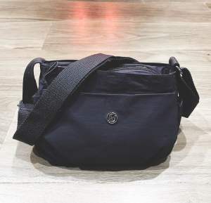 #Yuesite8210 ขนาด8.5นิ้ว#กระเป๋าสะพาย ผ้าไนล่อน3ช่องซิป