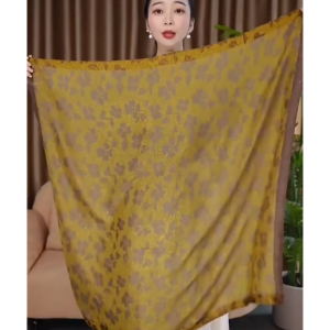 Khăn Choàng Lụa Thêu Cao Cấp 100x100CM Hình Lá Phong Vàng Đa Năng Khăn Choàng Cho Mọi Lứa Tuổi Mùa Thu Đông