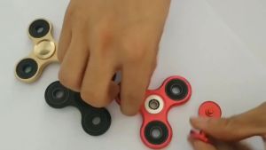 70mm Triangle Finger Aluminum Alloy Metal Spinner No R188 Bearing Turn for 3-4 Minutes Child Toys Decompression Toy Spinner