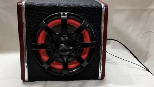 รถยนต์บลูทู ธ ลำโพงที่นั่งภายใต้ ซับวูฟเฟอร์วัสดุหนังสี่เหลี่ยมคางหมู 8/10inch ลำโพงบลูทู ธ ซับวูฟเฟอร์ 12V