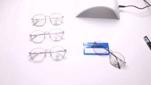 แว่นสายตายาว/สายตาปกติ(+) เลนส์กรองแสงบลู+เลนส์เปลี่ยนสีAUTO ทรงเหลี่ยม รุ่น901 (เลนส์เปลี่ยนสี+)