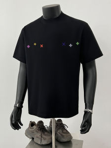 เสื้อยืดแขนสั้นผ้าฝ้ายสีดำ ทรงหลวม สำหรับผู้ชาย ฤดูร้อน 2025 แฟชั่นใหม่ เสื้อยืดคอกลม ระบายอากาศได้ดี ทรงปกติ