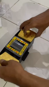 Alat Mesin Pengocok Remi Card Shuffler Alat Pengocok Kartu Remi Otomatis Hemat