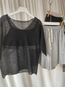 Áo Thun Dệt Kim Cổ Chữ V Mỏng Áo Thun Thể Thao Mùa Hè Áo Thun Nữ Tay Giữa Bằng Lụa Băng Không Bong Bóng Màu Đen Đơn Giản