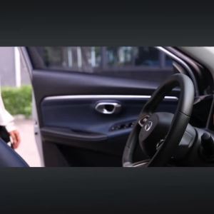 LRBH | LRBH 360 Degree Rotating Non-Slip Car Phone Holder Mat Dashboard Cell Phone Stand Compatible with All Smartphones