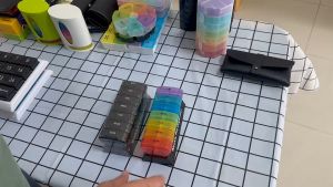 เซ็ตตลับใส่ยา กล่องใส่ยา สำหรับ 1 อาทิตย์ 21 ช่อง เช้า กลางวัน เย็น พร้อมฐานวาง