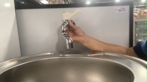 [HCM]Vòi lạnh gắn tường Caesar KAG-WL027C vòi lạnh gắn tường vòi chậu rửa chén bát âm tường cần dài xoay 180 độ