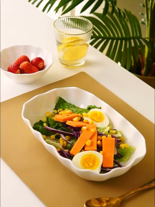Snug Ceramic Material Wavy Edge Design White Plate Dinner Plate Large Capacity