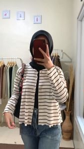 Cardigan Garis Motif Cardy Crop Curly