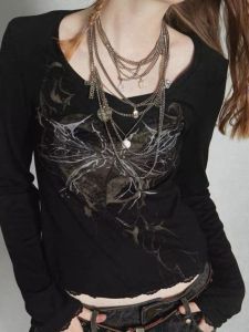 เสื้อยืดคอกลมแขนยาวพิมพ์ลายฤดูใบไม้ผลิและฤดูร้อนสำหรับผู้หญิง เสื้อเชิ้ตทรงหลวมสไตล์ยูนิเซ็กซ์ เสื้อเชิ้ตคอวีสั้นสุดเท่