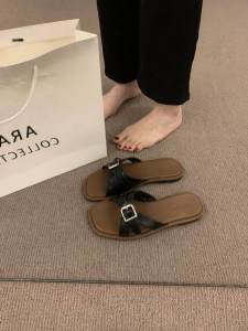 Large Size Womens Slippers 41 to 43 Summer Outdoor High Heel Thick Heel Sandals Korean Style Daily Wear PU Material