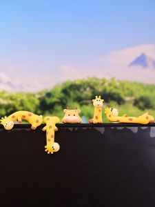 Giraffe Computer Monitor Car Screen Desktop Decorations Cute Cartoon Animal Shape Handmade Resin Desk Accessories for Friends