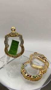 T012 ตลับพระ กรอบพระไมครอนทองสูตรฝังพลอย เสมา ขนาดวงใน 2.7*3.9 ซม. ขนาดที่ใส่สวย 2.3*3.5 ซม.หรือขนาดที่ใกล้เคียง