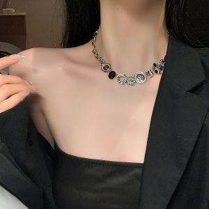 Cool Metal Y2K Choker Necklace for Women with Lockbone Chain Alloy Pendant High-End Fashion Accessory in Gold or Silver Plated