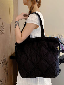 กระเป๋าสะพายไหล่แบบถือได้สำหรับนักเรียนใหม่ปี 2025 ความจุขนาดใหญ่ กระเป๋าผ้าไนลอนแบบอเนกประสงค์สำหรับผู้หญิง น้ำหนักเบา กระเป๋าเดินทางแบบลำลอง