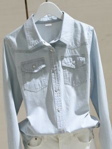 เสื้อเชิ้ตยีนส์สีน้ำเงินสไตล์ฮ่องกงย้อนยุคสำหรับผู้หญิง ทรงหลวม แขนยาว ปกโปโล สไตล์เกาหลี ฤดูใบไม้ผลิและฤดูใบไม้ร่วง