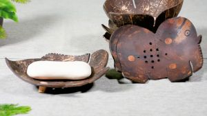 ถาดสบู่กะลามะพร้าว ถาดใส่สบู่ ถาดใส่สบู่ห้องน้ำ ถาดใส่สบู่กะลามะพร้าวไทย ถาดใส่สบู่ไม้ ถาดใส่สบู่ตั้งโต๊ะ ถาดใส่สบู่ใบปลา ลายช้าง จานรองขนาดเล็ก