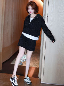 ชุดสองชิ้น MIUCO ดีไซน์เก๋ไก๋ คอตั้ง สไตล์สตรีท กระโปรงสั้น ประดับเพชร แฟชั่นฤดูร้อน สำหรับผู้หญิงวัย 25-35 ปี