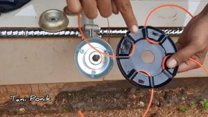 RUMAH DUDUKAN KEPALA PIRINGAN PISAU TALI SENAR KAWAT NYLON TRIMMER BRUSH CUTTER LINE HEAD NYLON MESIN POTONG PEMOTONG RUMPUT GENDONG BENSIN 4" 4 INCH 4INCH KUAT TAHAN LAMA