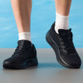 adidas | รองเท้าวิ่งสำหรับผู้ชายสีดำ ระบายอากาศได้. 