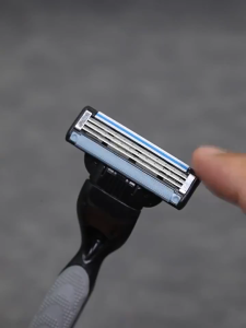 【ส่งฟรีทั่วไทย】 Fusion5 ProGlide ใบมีดโกน 5 ใบ + ด้าม Trimline แพ็ค 8 ชุด โกนเนียน ไม่ระคายเคือง