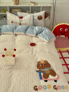 Cute Bear Pure Cotton Towel Embroidered Bedding Set Three Pieces Includes Bed Sheet Pillowcases Oxygen Double Layered Towel Set