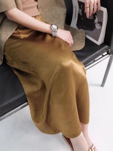 กระโปรงผ้าซาตินอะซิเตทสำหรับผู้หญิงกระโปรงยาวคลุมเข่าทรงสอบแบบแหวกข้างหรูหราเบาๆเอวสูงจับจีบใส่ช่วงฤดูร้อนสำหรับผู้หญิงกระโปรงทรง A