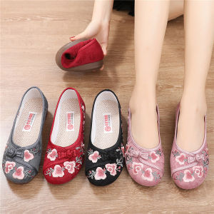 Embroidered Flat Bottom Womens Shoes Soft Sole Anti-Slip Old Beijing Cloth Shoes Comfortable Mom Shoes Traditional Hanfu Style