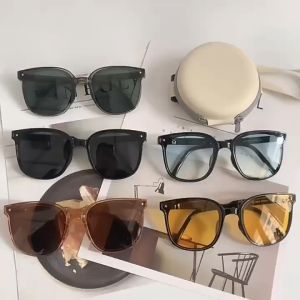 Folding Square Sunglasses Womens Brand Designer Fashion Sun Glasses Women Travel Eyewear with Case Folding Sunglasses Women UV Protection Polarized Sunglasses Women Trendy Portable Sunglasses