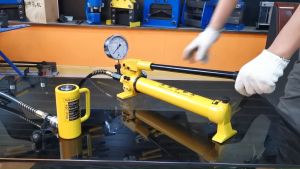 Manual Hydraulic Pump Thin Split Vertical Hydraulic Jack Extended Type 5-200 Tons Full Tonnage CP-180-700