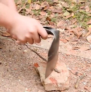 ทนทาน!วัสดุหนา！พลั่วแซะหญ้า จอบเล็กถากหญ้า พลั่ว จอบดายหญ้าคมๆ เสียมแซะหญ้า เครื่องมือทำสวน ทำความสะอาดถน ทำความสะอาดปศุสัตว์ พลั่วเหล็ก หัวพลั่ว เสียมหน้าแบน เสียมแซะหญ้า พลั่วทำความสะอาดอเนกประสงค์ จอบแบน จอบถากหญ้าคมๆ【COD】