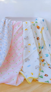 Khăn tắm cho bé Dolphin vải Muslin 2 lớp mềm mại thấm hút làm chăn cho bé sơ sinh size 70x90cm