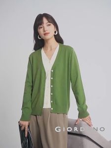 GIORDANO ผู้หญิง  เสื้อคาร์ดิแกนคอวี 2 ชิ้น สีตัดกัน ปลอม ปิดด้วยกระดุม เสื้อคาร์ดิแกนแฟชั่นลำลอง อบอุ่น 18353206