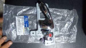 Tay mở trong xe County 29 chỗ hàng chính hãng