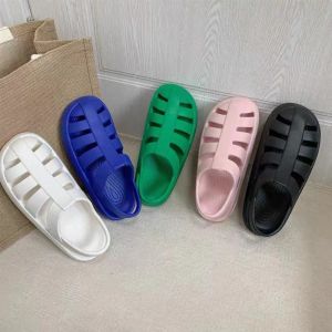 Foya.1 {จัดส่งรวดเร็ว1-2วัน} รองเท้าแตะ รองเท้าแบบสวม สวมรัดส้น หุ้มเท้า พื้นนุ่มใส่สบาย สีพื้นเรียบง่าย ใส่เที่ยวทะเลสวยมาก #sy9069