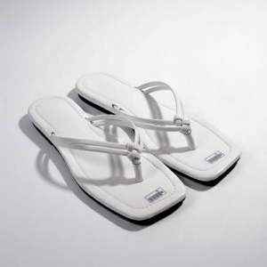 Meyluvar-Sandal Wanita Jepit Korea Casual Sandal wanita rantai Sandal wanita modern sandal cewek rantai Sendal Slop Empuk Sandal wanita murahSandal wanita Kasual Rumahan sandal wanita trendy