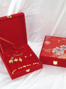 Red Fleece Brocade Cloth Wedding Retro Wedding Hardware Jewelry Box Engagement Three Gold Gift Jewelry Box Gift Box