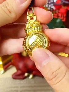 已开光 招财 日进斗金福袋钥匙扣挂件十二生肖可旋转汽车钥匙吊坠包包挂饰礼物 Zodiac Money Bag Car Key Chain Can Rotate The Year of The Dragon and The Year of The Life Charm Pendant Gift