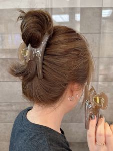 Retro Elegant Jelly Coffee Large Claw Clip Shark Fin Hair Accessory Fashionable Hair Grips Stylish Hair Decorations for Women