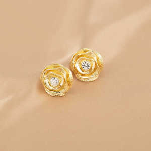 Elegant Flower Ear Cuff No Piercing Required Fashionable Korean Style Alloy Ear Jewelry for Women Commuting Daily Use