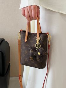 Luxurious Retro Womens Bucket Handbag Crossbody Phone Bag Fashionable Versatile Small Size High-End Sensation Leisure Shoulder Bag