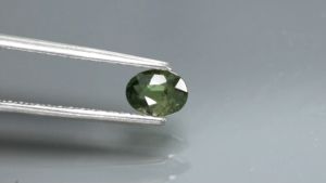 0.50 ct พลอยแท้ เขียวส่อง เผาbe สีเขียว ทรงไข่ บางกะจะ