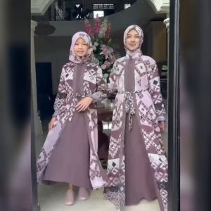 Gamis Couple Ibu Anak Keluarga Model Mayung Ceruti Motif Set Jilbab Segiempat Swarovski Premium 2024