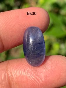 Bs30 พลอยไพลิน ธรรมชาติ Blue sapphire เผาใหม่อาฟริกา จำนวน 1 เม็ด น้ำหนัก 10.70กะรัต ขนาด 15.5x8.5x7.2 มม รูปทรงหลังเบี้ยไข่
