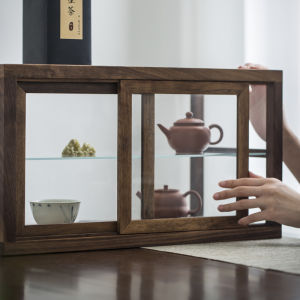 ชุดชาไม้มะเขือเทศสีดําพร้อมตู้แสดงผลกระจก อุปกรณ์สําคัญสําหรับพิธีชา ตู้เก็บของโต๊ะทํางานป้องกันฝุ่น