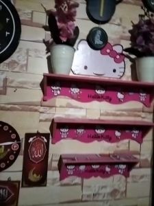 Rak Dinding Pink & Hello Kitty: Desain Unik untuk Kamar Anak